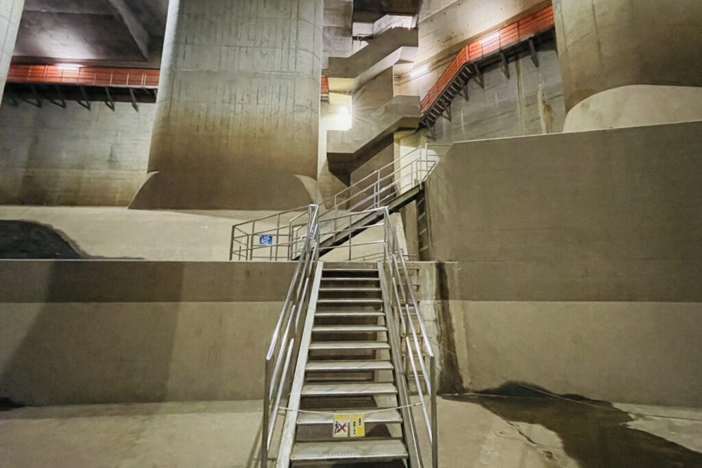 地下神殿の階段
