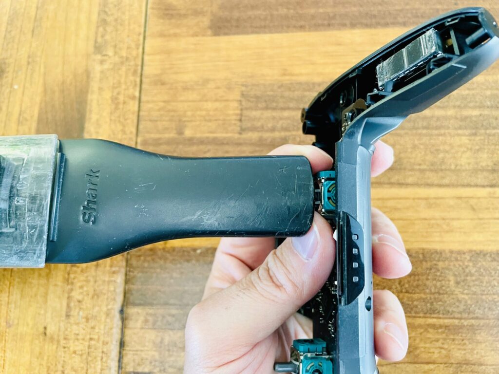 Nintendo SwitchのProコントローラーを修理