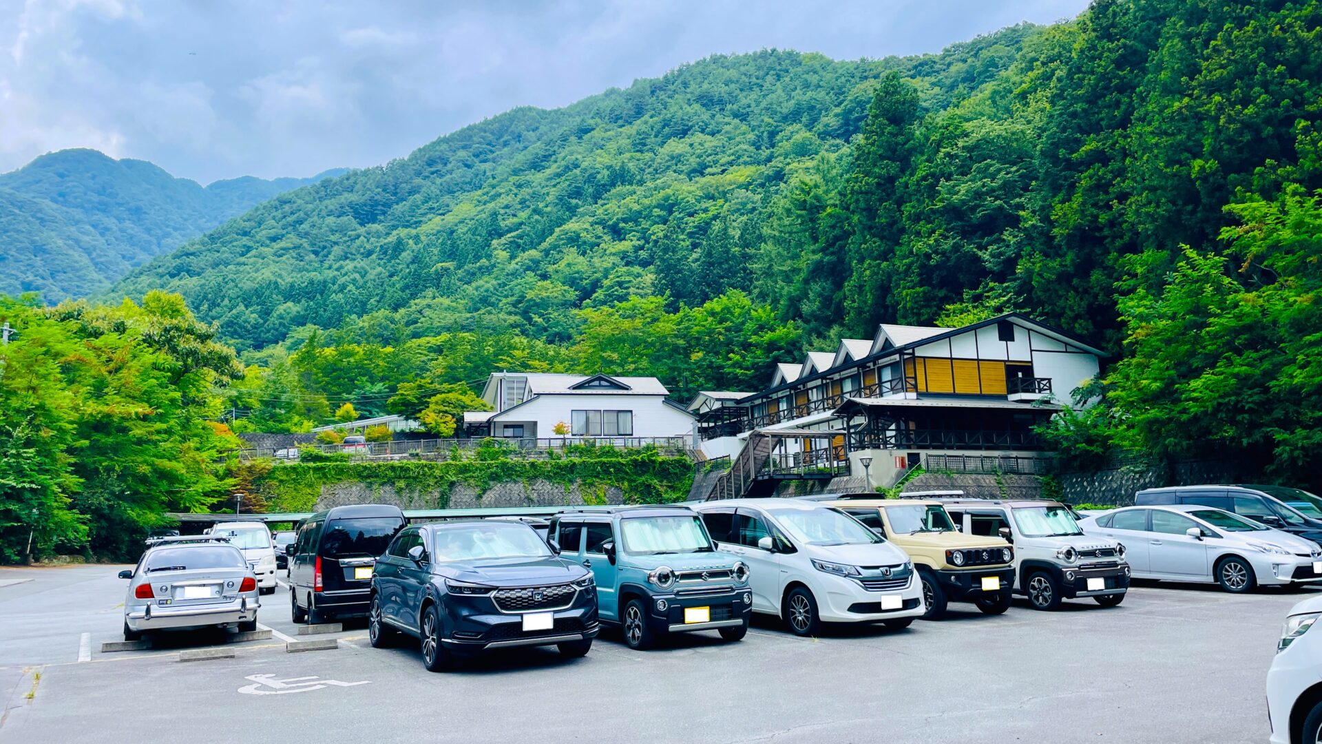 北岳登山の芦安駐車場の混雑する日時について