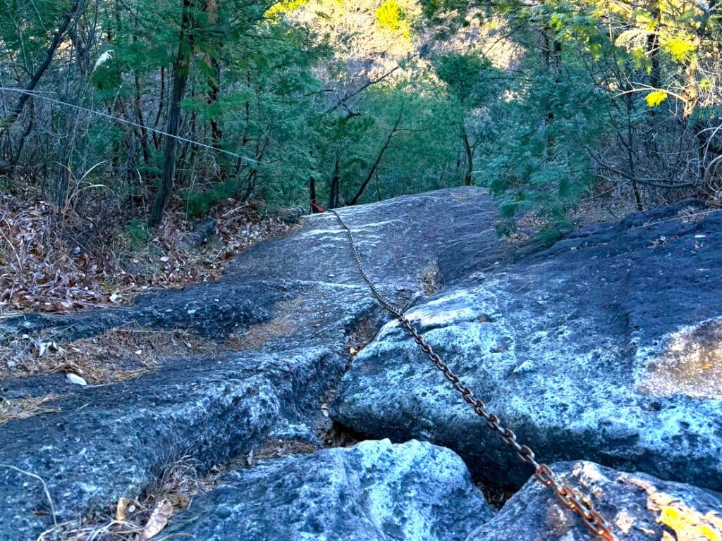 鹿沼の岩山にある猿岩