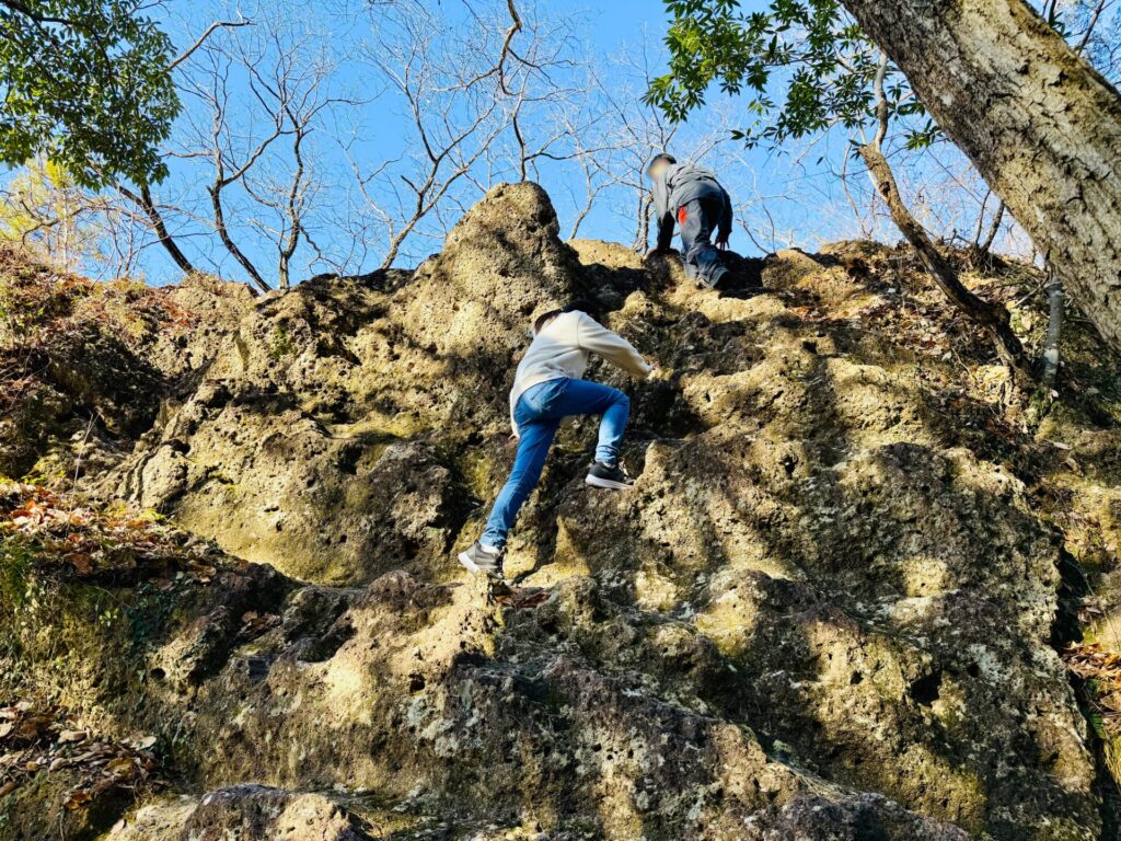 鹿沼の岩山の様子　岩場