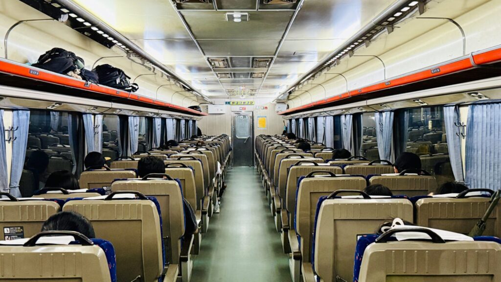 清州空港からソウルに行く手段 ムグンファ号の車内