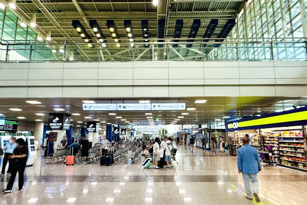 清州国際空港の1階ロビー