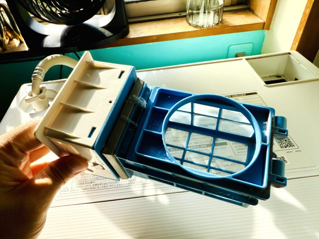 シャープドラム式洗濯機U04エラーが消えない時の自力修理法として乾燥フィルターの清掃