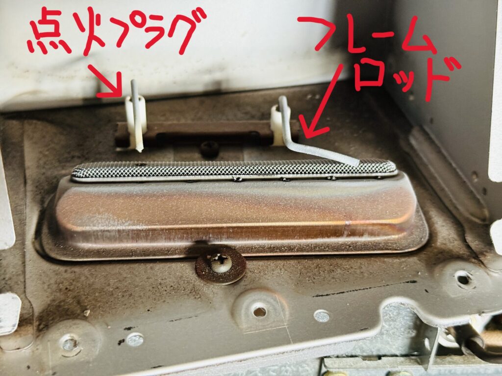 ダイニチファンヒーターで頻発するE13エラーを自力で修理するときのパネルの外し方