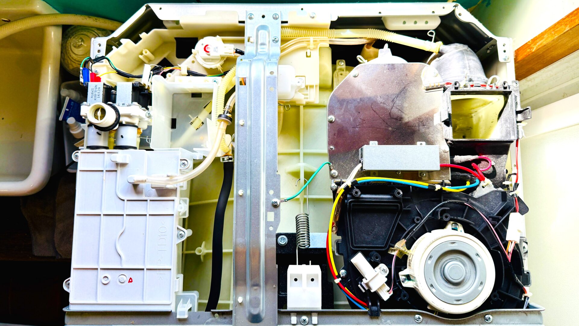 シャープドラム式洗濯機U04エラーが消えない時の自力修理法