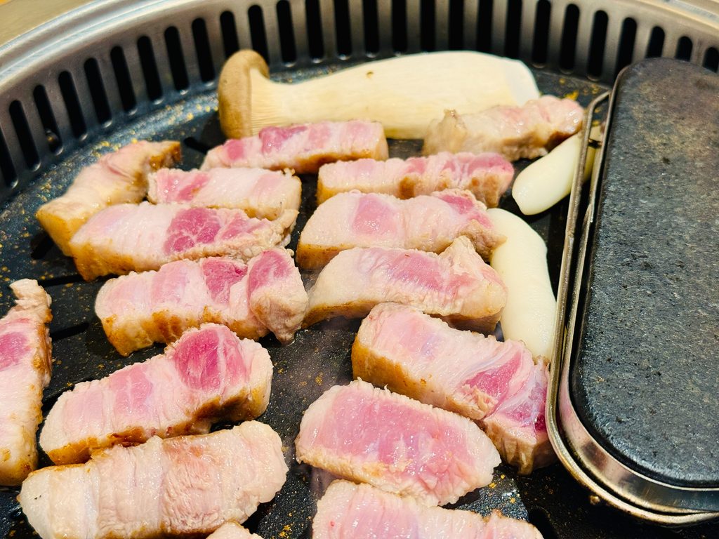 黄金牧場 明洞聖堂店のサムギョプサル
